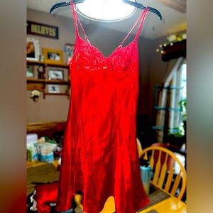 Victoria’s Secret vintage gold label lace short nighty size small. Red